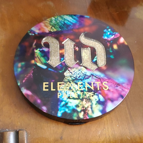 Urban Decay Other - Urban Decay Elements Eye Shadow Palette